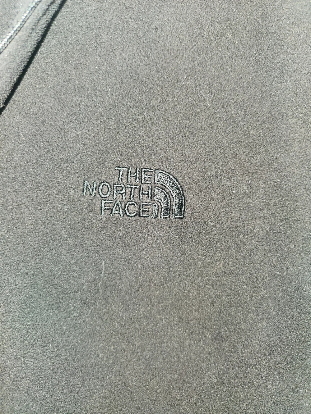 The North Face Men’s Black Quarter-Zip Fleece Pullover